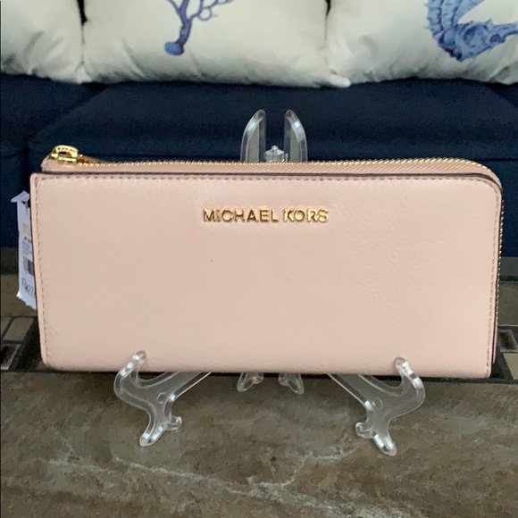 Michael Kors Jet Set Lg Three QTR Zip Wallet - Picture 3 of 16